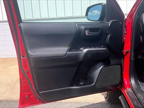 Used 2022 Toyota Tacoma TRD Off-Road w/ Technology Package image 26