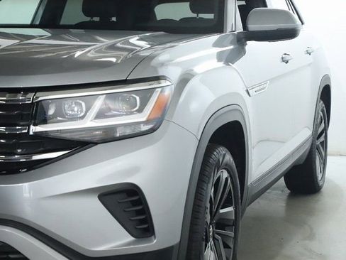 Used 2023 Volkswagen Atlas Cross Sport SE w/ Black Wheel Package image 4