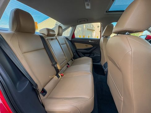Used 2019 Volkswagen Jetta SE w/ Cold Weather Package FWD image 29
