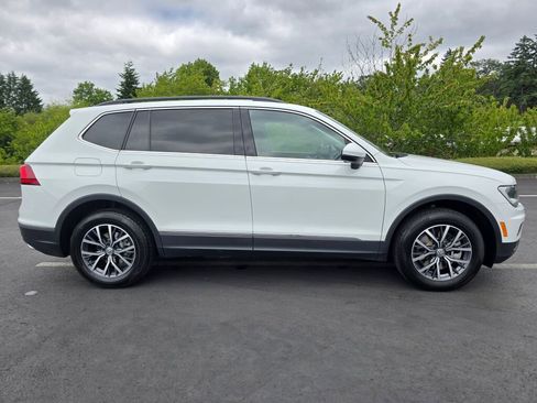 Used 2020 Volkswagen Tiguan SE image 3