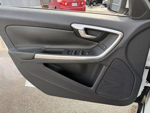 Used 2014 Volvo S60 T5 image 12