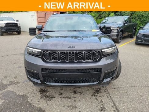 Used 2024 Jeep Grand Cherokee L Summit AWD/4WD image 8