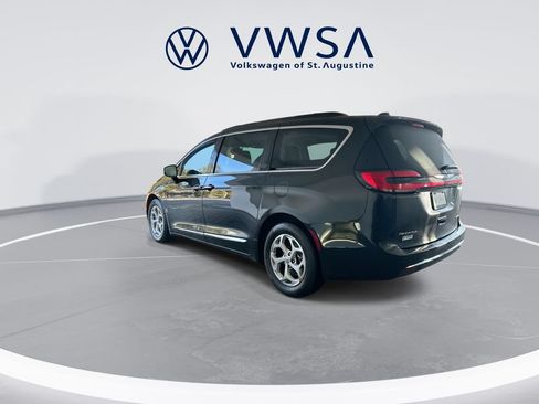 Used 2023 Chrysler Pacifica Limited FWD image 6