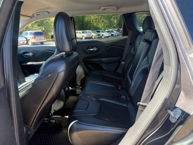 Used 2020 Jeep Cherokee Trailhawk w/ Cold Weather Group AWD/4WD image 16