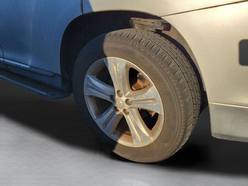 Used 2012 Toyota Highlander Limited image 29