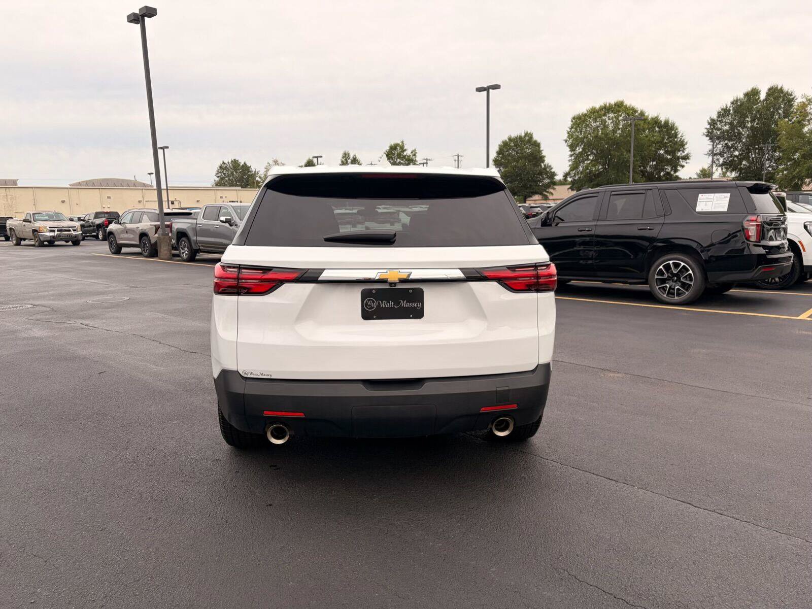 Used 2022 Chevrolet Traverse LS FWD image 4