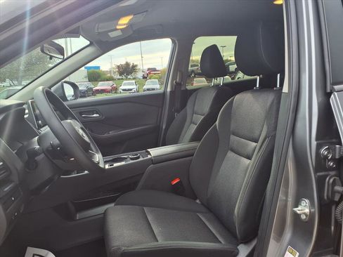 Used 2024 Nissan Rogue SV image 11