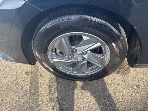 Used 2025 Hyundai Elantra SE image 42