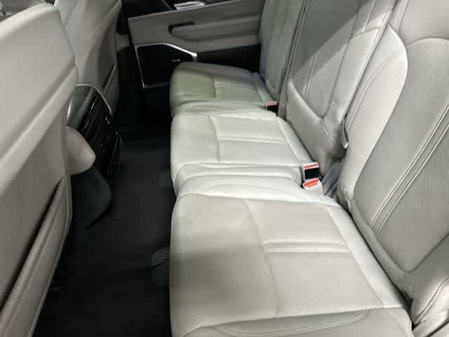 Used 2024 Jeep Wagoneer L Series II w/ Flexible Seating Group AWD/4WD image 11