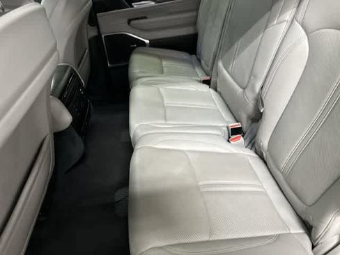 Used 2024 Jeep Wagoneer L Series II w/ Flexible Seating Group AWD/4WD image 11