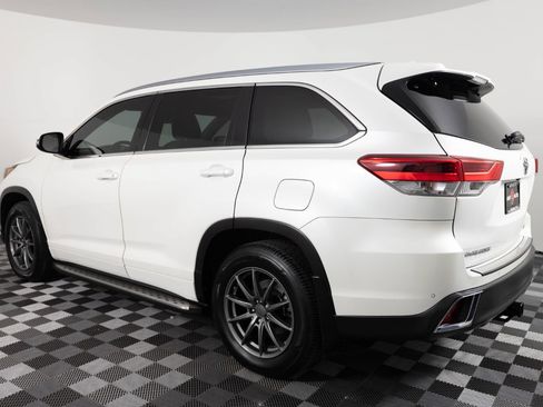 Used 2019 Toyota Highlander Limited Platinum AWD/4WD image 4