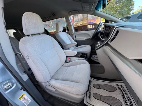 Used 2016 Toyota Sienna LE image 15