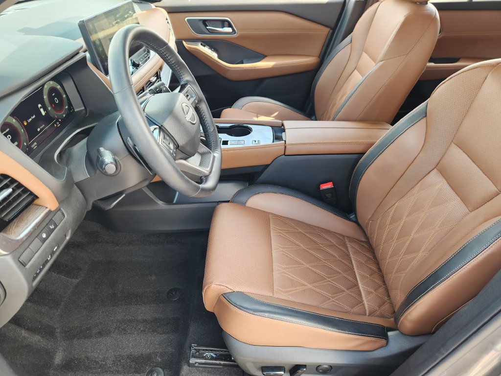 Used 2025 Nissan Rogue Platinum w/ Platinum Premium Package FWD image 9