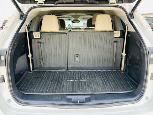 Used 2021 Toyota Highlander XLE FWD image 29