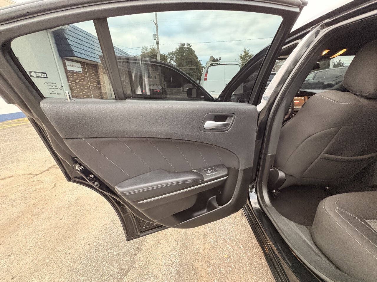 Used 2023 Dodge Charger SXT RWD image 16