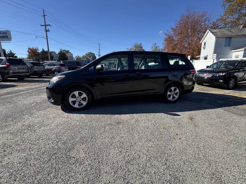 Used 2015 Toyota Sienna L image 16