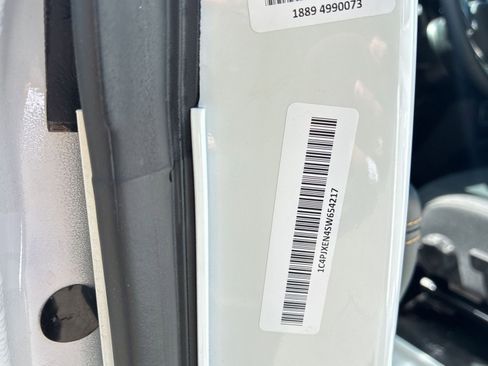 Used 2025 Jeep Wrangler Sahara image 9