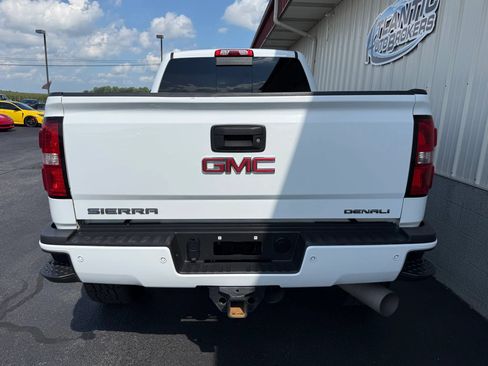 Used 2017 GMC Sierra 2500 Denali w/ Duramax Plus Package AWD/4WD image 5