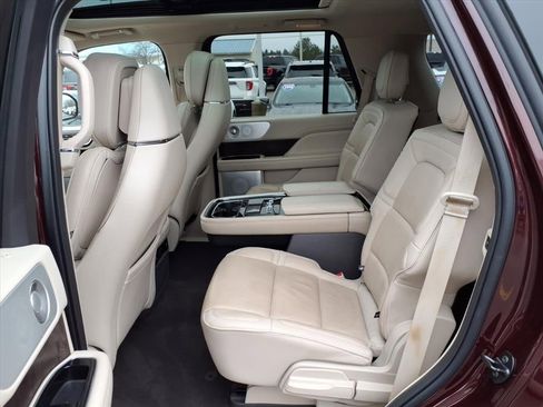 Used 2019 Lincoln Navigator Reserve image 14