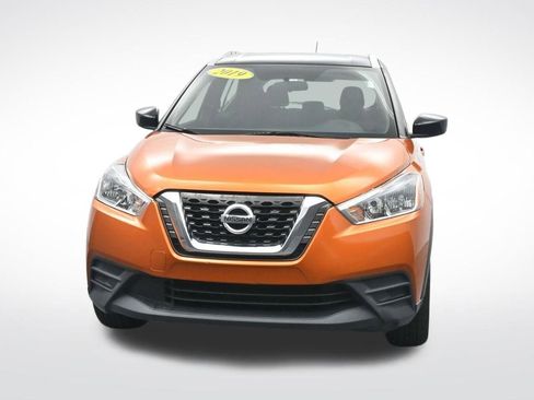 Used 2019 Nissan Kicks SV image 2