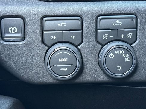 Used 2026 Chevrolet Silverado 1500 LT image 38