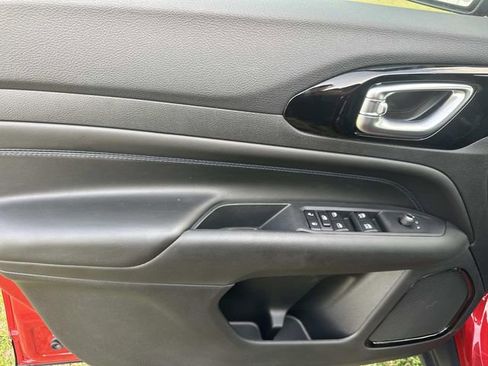 New 2026 Jeep Compass Latitude image 18