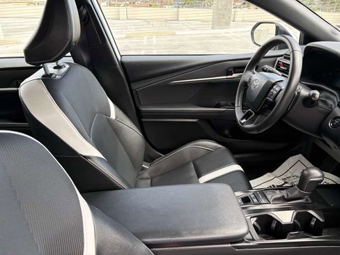 Used 2025 Toyota Camry SE image 21