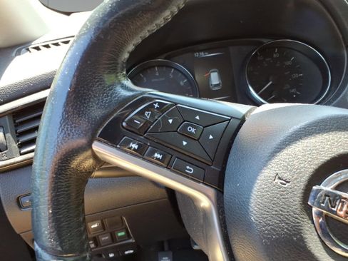 Used 2017 Nissan Rogue SV w/ SV Premium Package AWD/4WD image 12