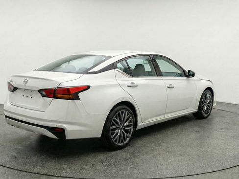 Used 2025 Nissan Altima 2.5 SV FWD image 9