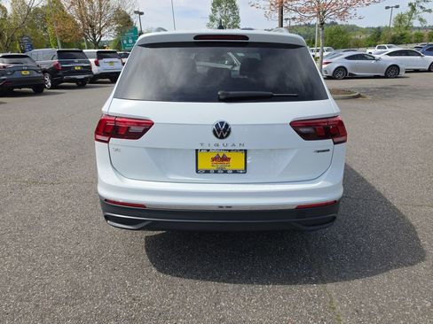 Used 2024 Volkswagen Tiguan SE AWD/4WD image 5