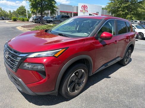 Used 2025 Nissan Rogue SV AWD/4WD image 2