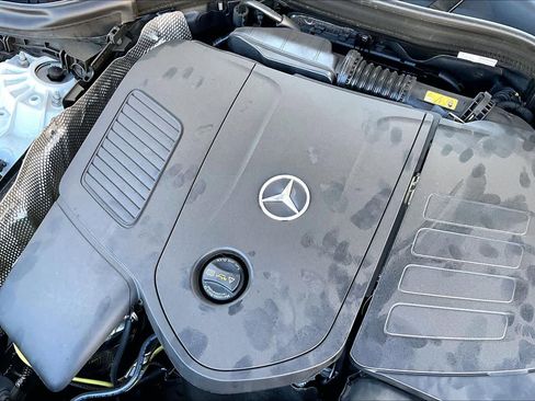 Used 2025 Mercedes-Benz GLC 300 4MATIC image 32