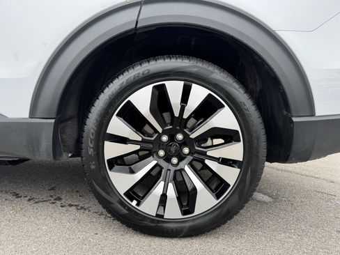 Certified 2025 Ford Explorer Platinum w/ LUX Leather Package image 20