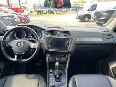 Used 2018 Volkswagen Tiguan SE w/ 3rd Row Seat Package image 12
