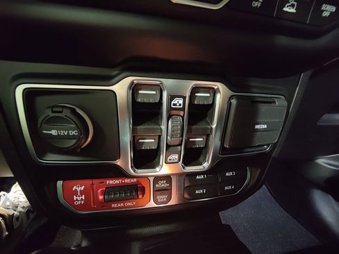 Used 2021 Jeep Gladiator Rubicon image 34