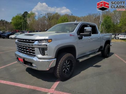 Used 2020 Chevrolet Silverado 2500 LTZ w/ LTZ Premium Package image 3