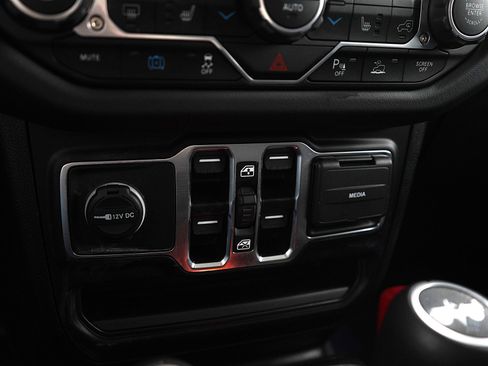 Used 2024 Jeep Wrangler Unlimited Sahara w/ Technology Group AWD/4WD image 23