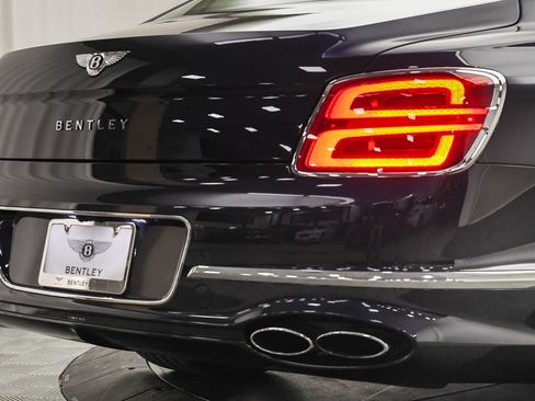 Used 2024 Bentley Flying Spur Plug-In Hybrid image 26
