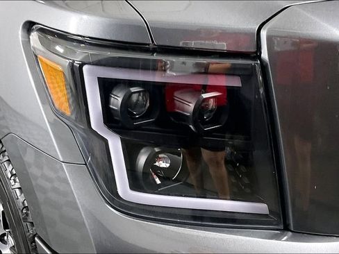 Used 2021 Nissan Titan SV AWD/4WD image 34