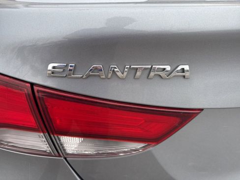 Used 2014 Hyundai Elantra SE w/ Option Group 02 image 3