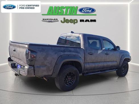 Used 2018 Toyota Tacoma TRD Off-Road w/ Technology Package AWD/4WD image 10