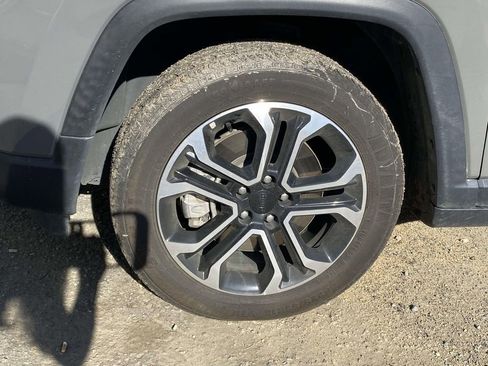 Used 2024 Jeep Compass Limited image 9