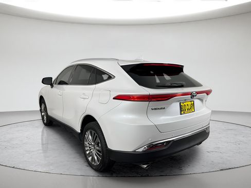 Used 2023 Toyota Venza XLE AWD/4WD image 5