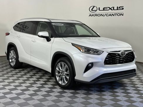 Used 2023 Toyota Highlander Limited AWD/4WD image 2