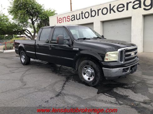 Used 2006 Ford F250 XLT image 2