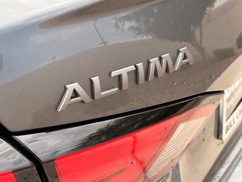 Used 2025 Nissan Altima 2.5 SR FWD image 10