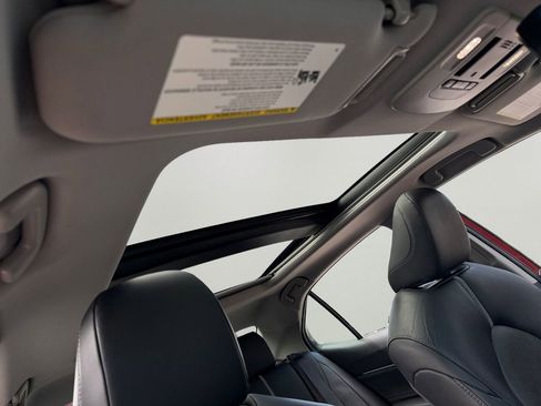 Used 2018 Toyota Camry XSE FWD image 7