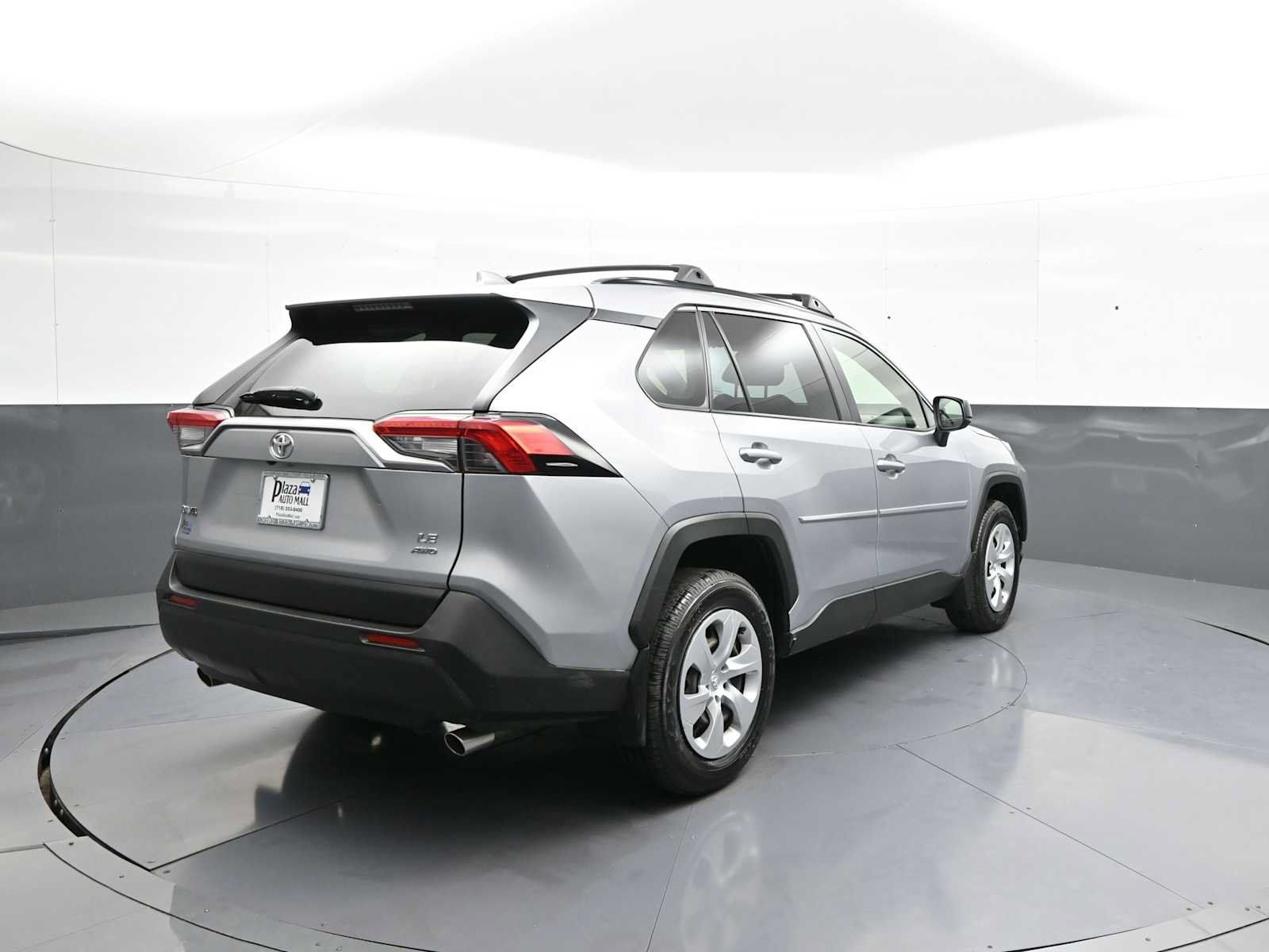 Used 2021 Toyota RAV4 LE AWD/4WD image 6