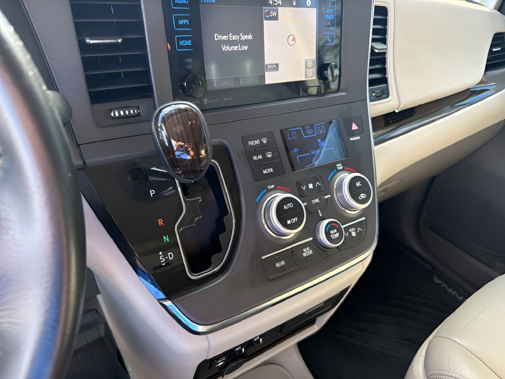 Used 2017 Toyota Sienna XLE w/ XLE Navigation Package FWD image 24