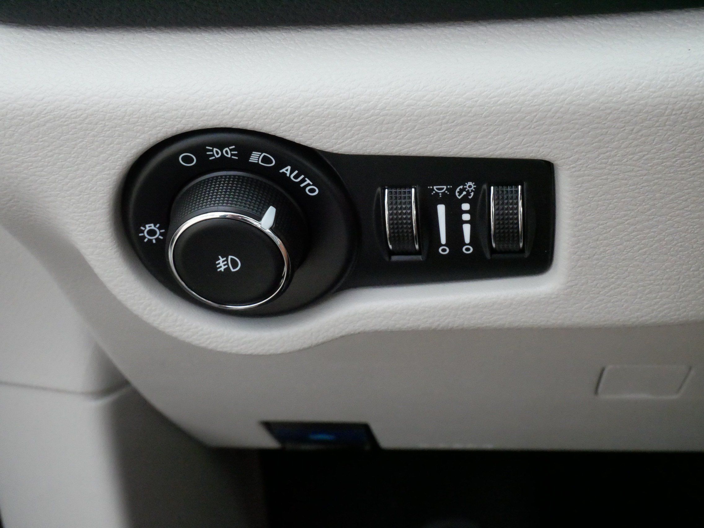 Used 2022 Chrysler Pacifica Limited w/ Uconnect Theater Family Group FWD image 26